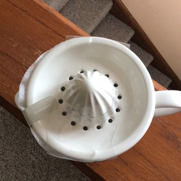 Rae Dunn “Squeeze” Juicer - Picture 2 of 6